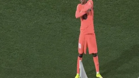 “44岁名媛公开告白25岁东契奇，首度公开示爱引关注：何时亮相？期待见证！”